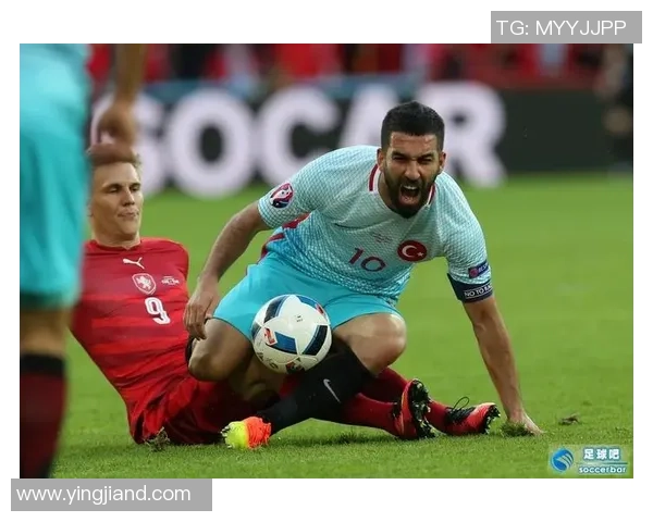 足球球星大腿模具打造技术揭秘 揭开体育装备背后的创新与工艺